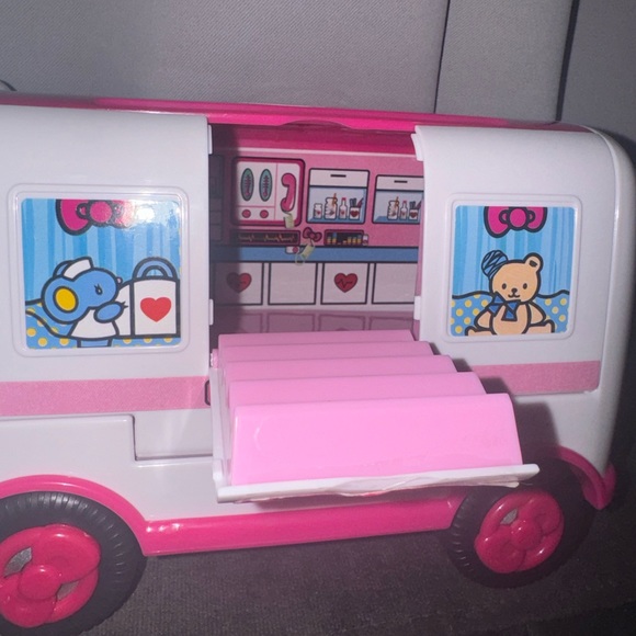 Hello kitty emergency hospital van toy - Picture 2 of 8